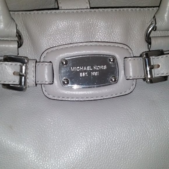 Beautiful Michael Kors large soft leather light grey Hamilton satchel NWOT - Picture 3 of 5